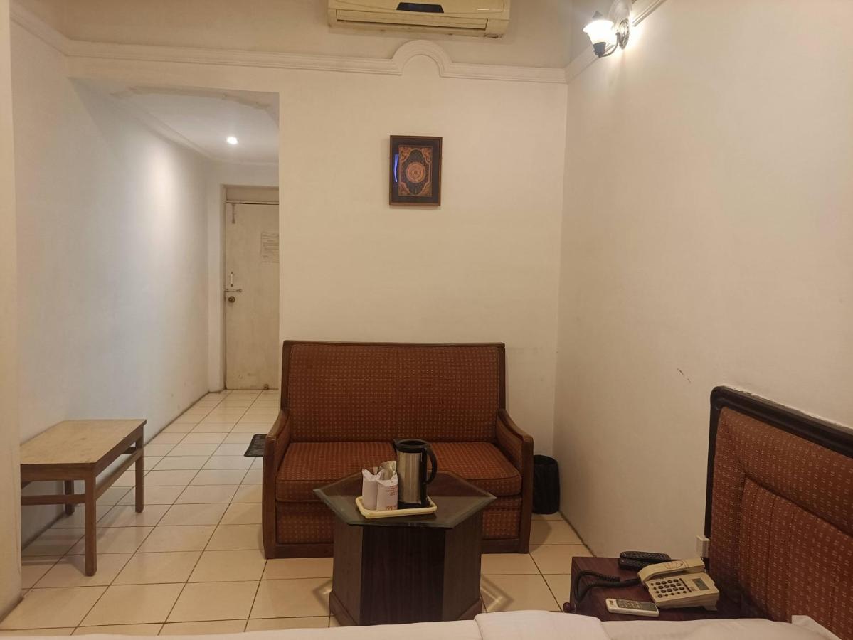 לקנאו Hotel Mohan מראה חיצוני תמונה