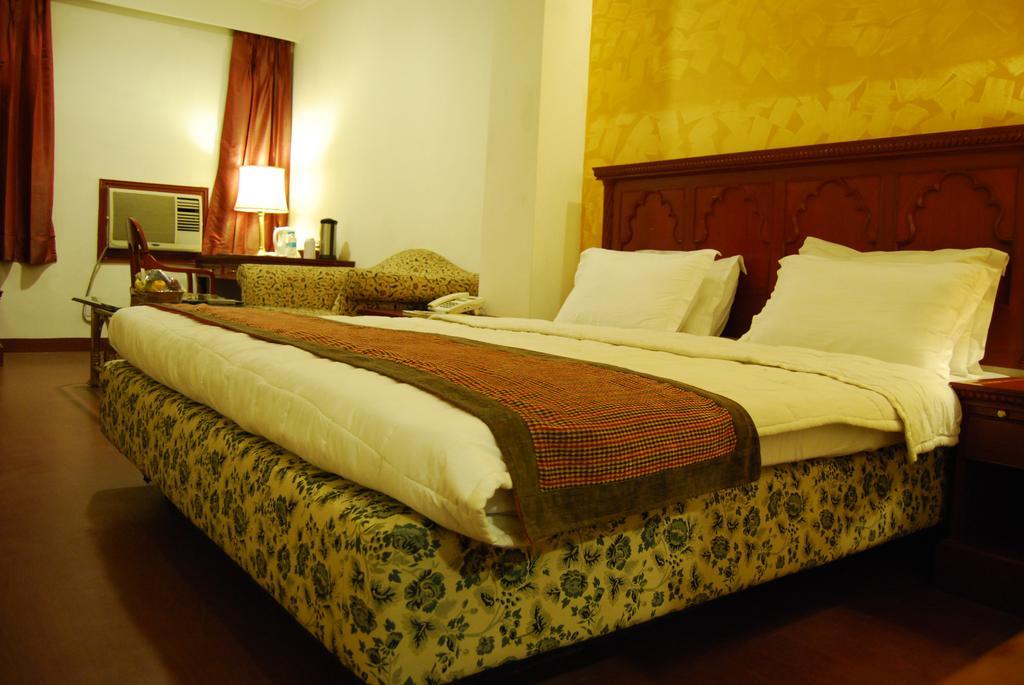 לקנאו Hotel Mohan מראה חיצוני תמונה